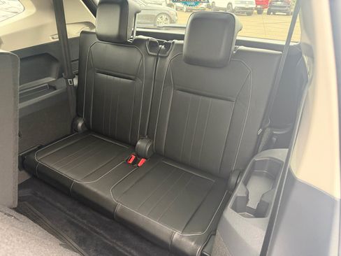 Used 2022 Volkswagen Tiguan SE FWD image 12