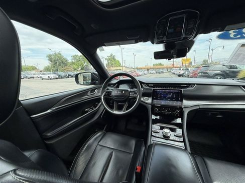 Used 2023 Jeep Grand Cherokee Overland w/ Luxury Tech Group IV AWD/4WD image 27