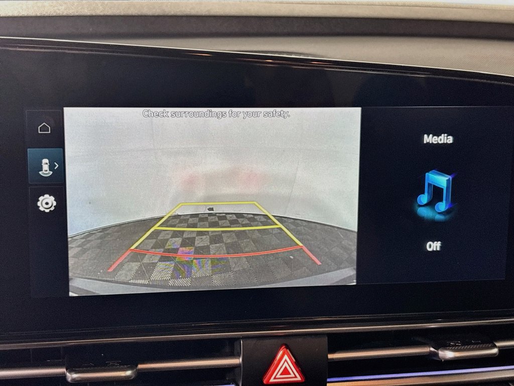 Used 2025 Hyundai Elantra SEL FWD image 17