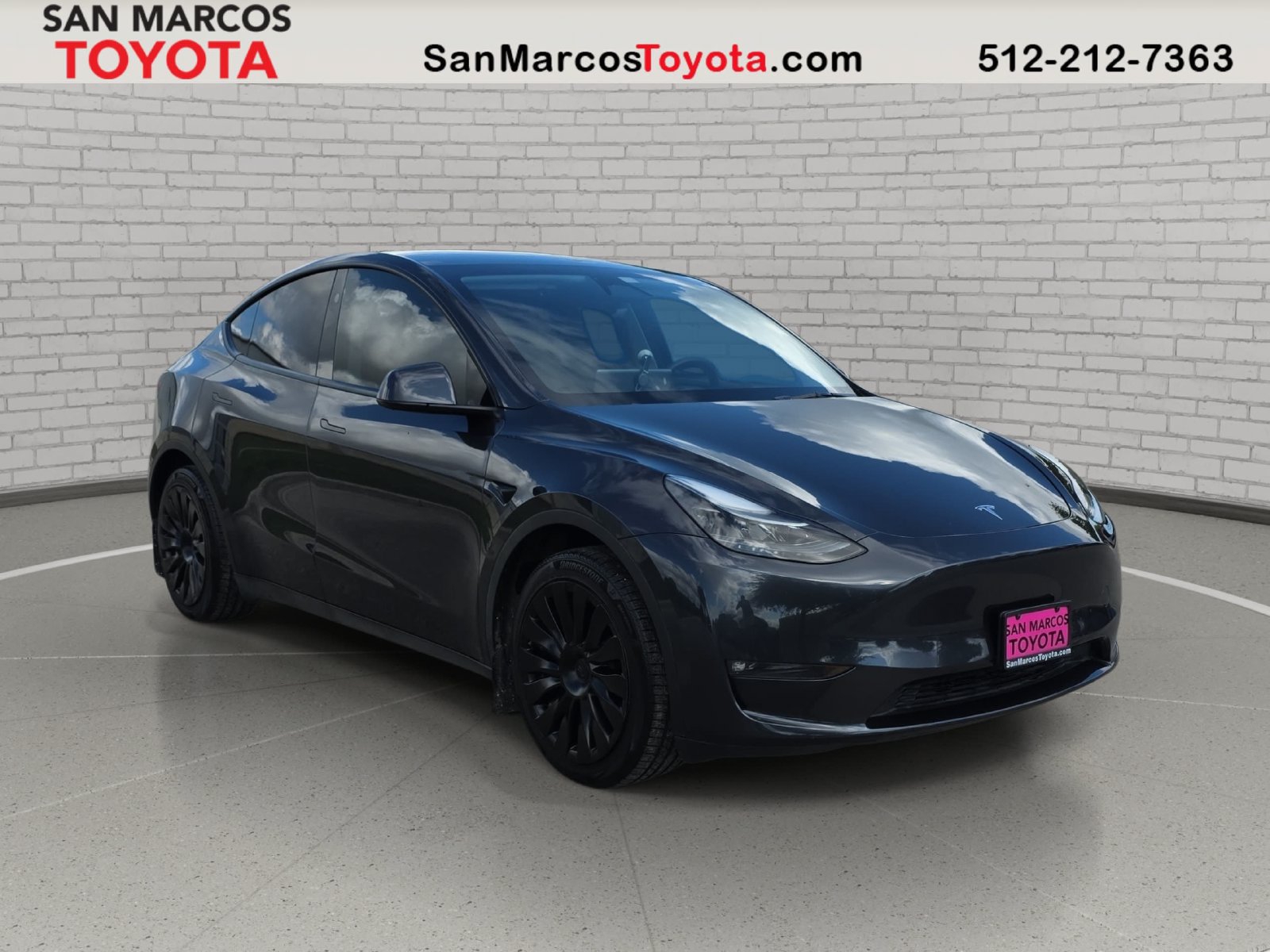 Used 2024 Tesla Model Y Long Range AWD/4WD image 3