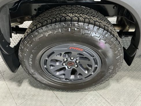 Used 2025 Nissan Frontier PRO-4X image 52