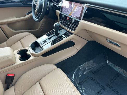 New 2026 Porsche Macan image 16