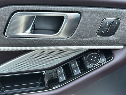 Used 2025 Ford Explorer Platinum image 16