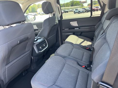Used 2025 Ford Expedition Active AWD/4WD image 4