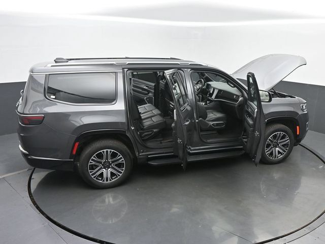 Used 2025 Jeep Wagoneer 4WD image 61