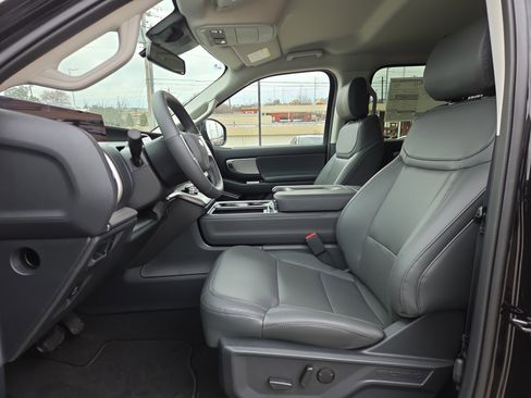 New 2026 Ford Expedition Active image 6