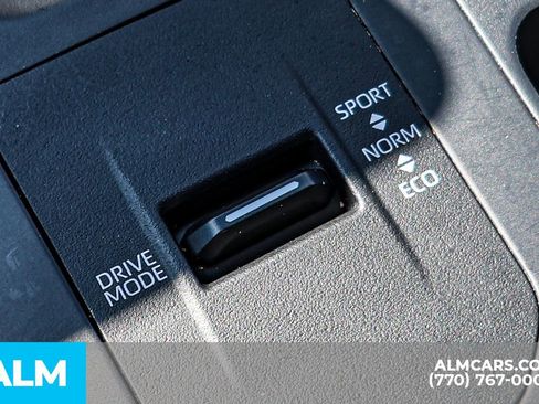 Used 2025 Toyota Highlander LE FWD image 45