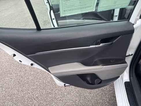 Used 2021 Toyota Camry LE image 15