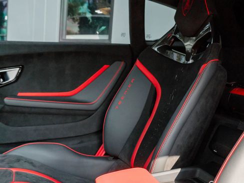 Used 2024 Lamborghini Huracan Tecnica image 12