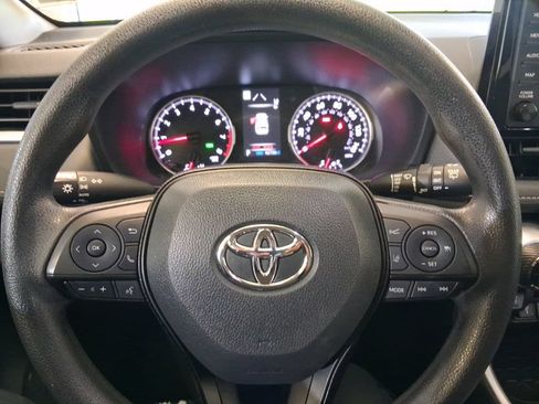 Used 2022 Toyota RAV4 XLE AWD/4WD image 19
