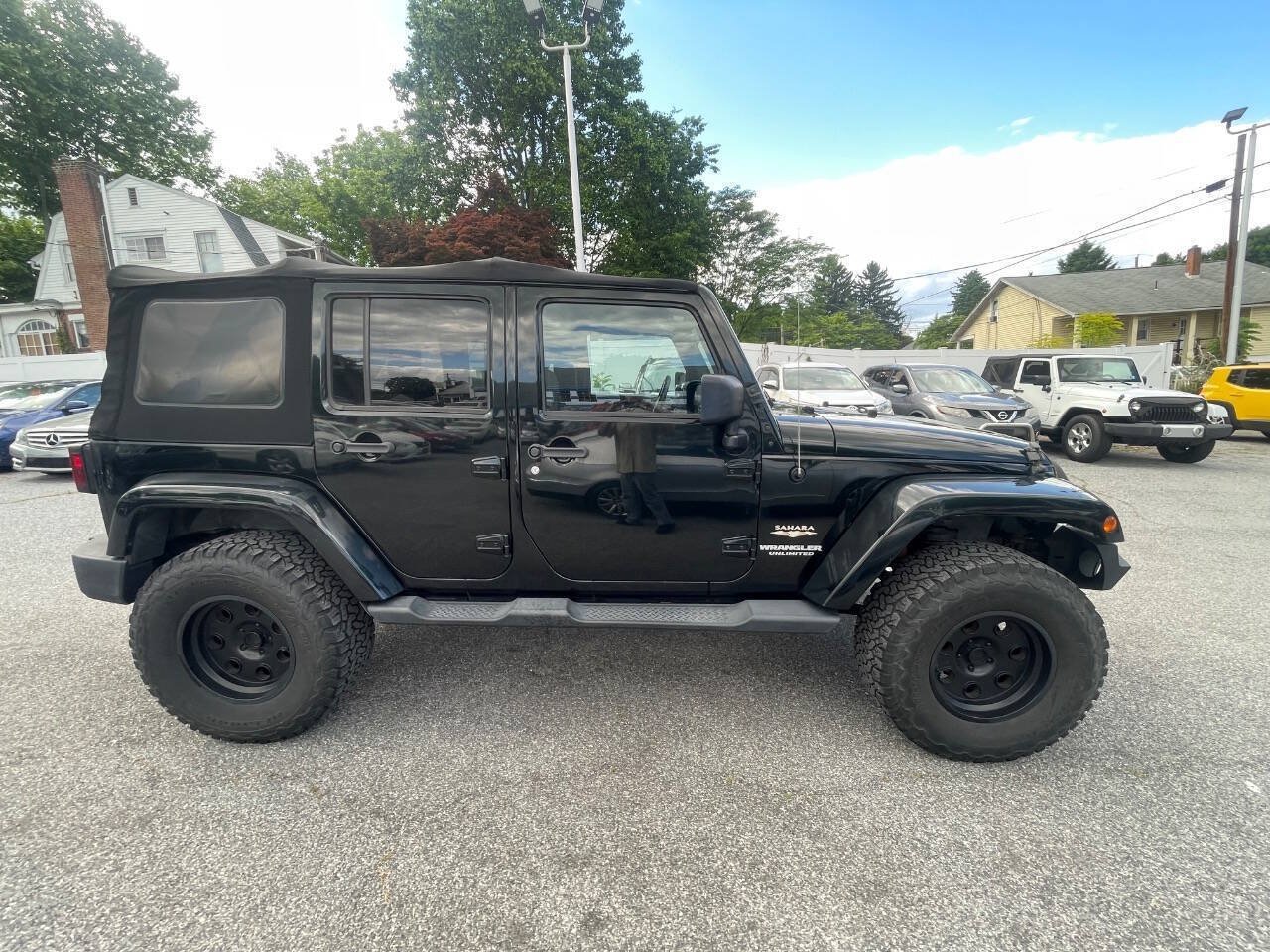 Used 2012 Jeep Wrangler Unlimited Sahara w/ Dual Top Group AWD/4WD image 5