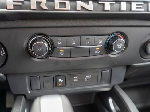 Certified 2025 Nissan Frontier SV image 30