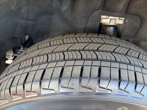 Certified 2024 Jeep Grand Cherokee L Laredo image 11