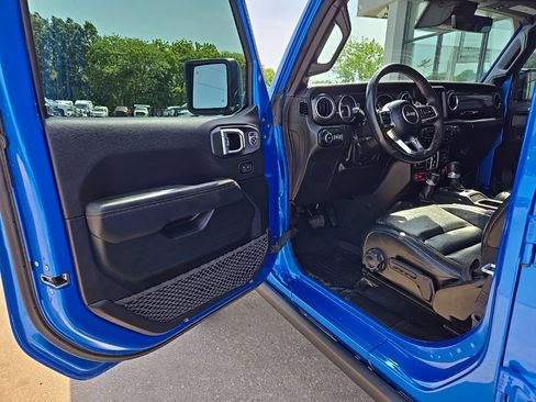 Used 2022 Jeep Wrangler Unlimited Rubicon w/ Trailer Tow Package AWD/4WD image 35