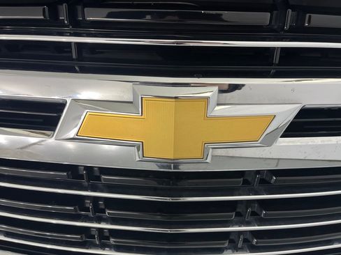 Used 2021 Chevrolet Suburban LT AWD/4WD image 35