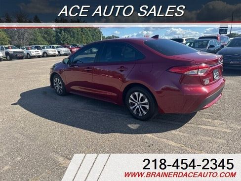 Used 2022 Toyota Corolla LE image 4
