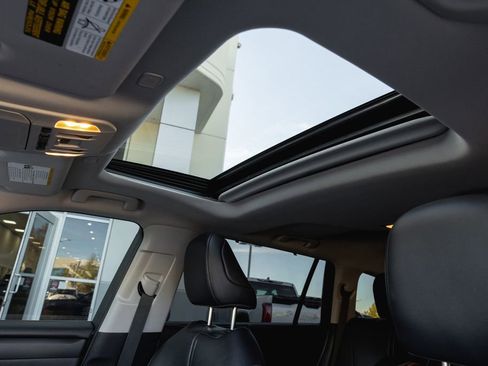 Certified 2024 Toyota Highlander XLE image 12