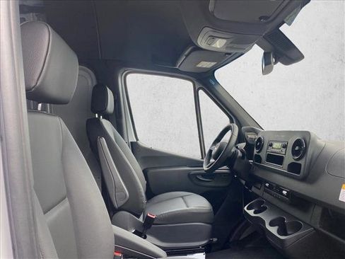 Used 2025 Mercedes-Benz Sprinter 2500 image 19