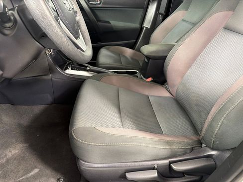 Used 2018 Toyota Corolla LE FWD image 12