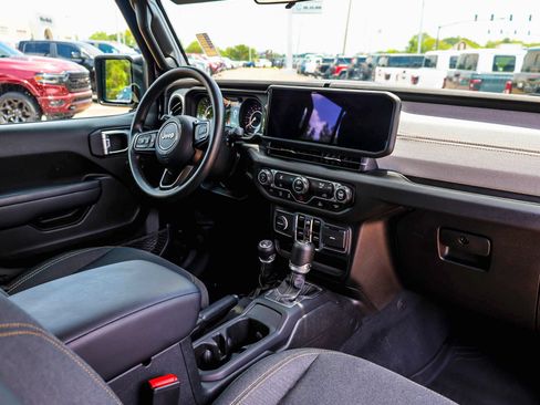 Used 2025 Jeep Wrangler Unlimited Sport AWD/4WD image 8