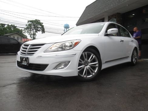 Used 2014 Hyundai Genesis 3.8 RWD image 28