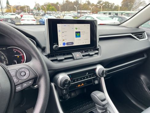 Used 2025 Toyota RAV4 XLE image 18