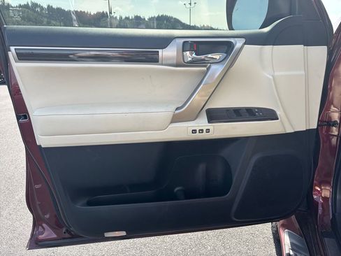Used 2020 Lexus GX 460 Premium w/ Premium Package AWD/4WD image 19