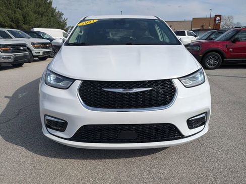 Used 2023 Chrysler Pacifica Touring-L image 7