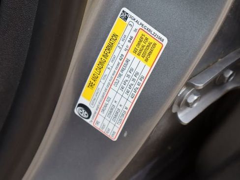 Used 2024 GMC Terrain SLT FWD image 30