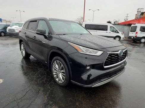 Used 2021 Toyota Highlander Platinum AWD/4WD image 2