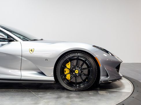 Used 2018 Ferrari 812 Superfast RWD image 23