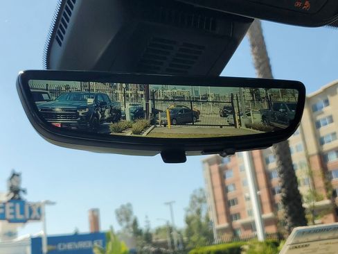 Used 2025 Chevrolet Equinox LT w/ Safety and Technology Package image 24