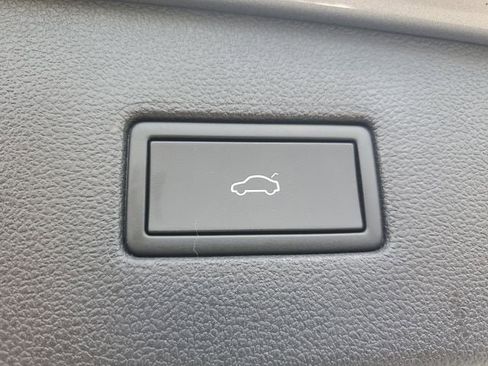 Certified 2023 Volkswagen Tiguan SE R-Line FWD image 8