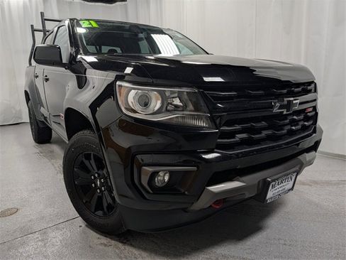 Used 2021 Chevrolet Colorado Z71 w/ Z71 Midnight Edition image 2