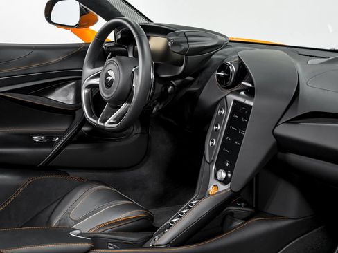 Used 2026 McLaren 750S RWD image 28