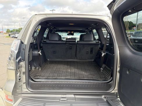 Used 2023 Lexus GX 460 Luxury w/ Accessory Package AWD/4WD image 17