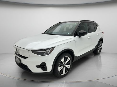 Used 2023 Volvo XC40 Recharge Plus AWD/4WD image 3