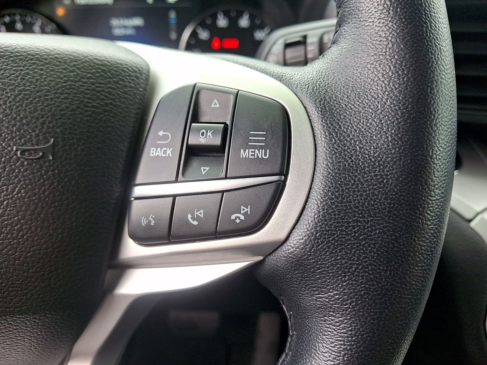 Used 2023 Ford Explorer XLT AWD/4WD image 18