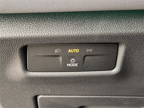 New 2026 Volkswagen Tiguan SE image 21