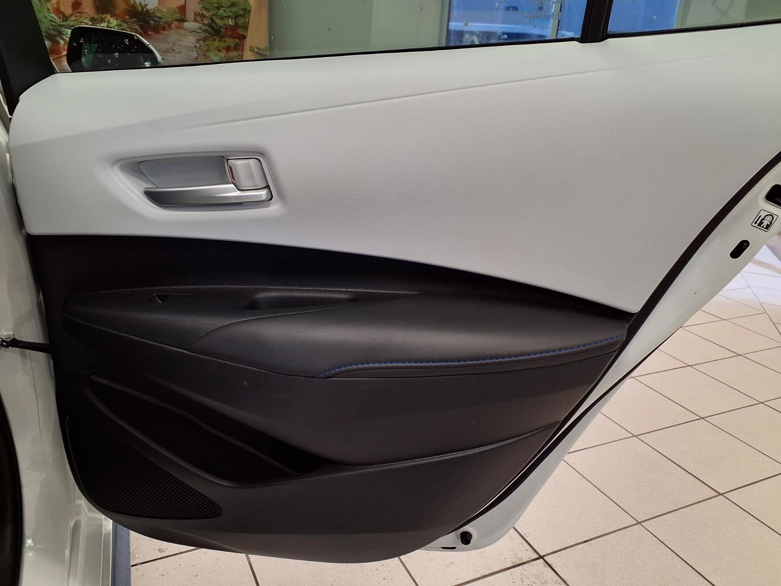 Used 2020 Toyota Corolla SE FWD image 12