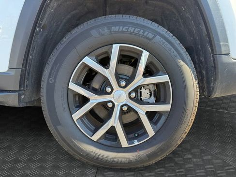 Used 2024 Jeep Grand Cherokee Limited image 20