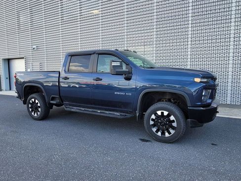 Used 2020 Chevrolet Silverado 2500 Custom w/ Custom Value Package AWD/4WD image 2