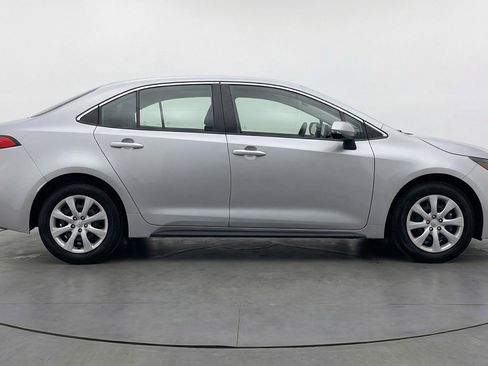 Used 2025 Toyota Corolla LE FWD image 11