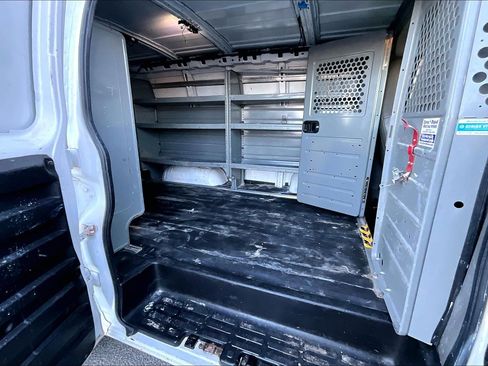 Used 2017 Chevrolet Express 3500 image 22