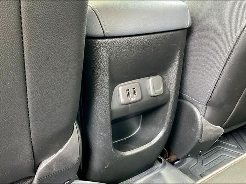 Used 2022 Chevrolet Colorado Z71 AWD/4WD image 33