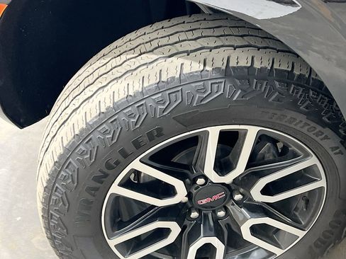 Used 2023 GMC Yukon XL AT4 image 38