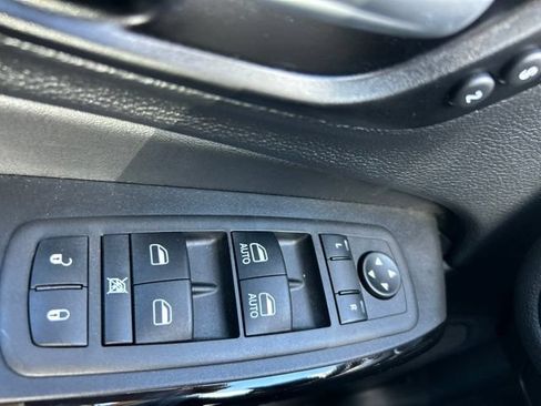 Used 2023 Jeep Cherokee Altitude Lux w/ Lux Elite Package AWD/4WD image 36