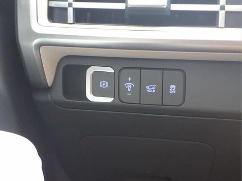 Used 2025 Hyundai Santa Fe SEL AWD/4WD image 16