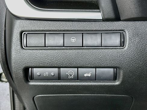 Used 2025 Nissan Rogue SV FWD image 17