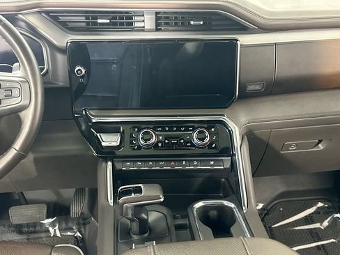 Used 2024 GMC Sierra 1500 Denali AWD/4WD image 18